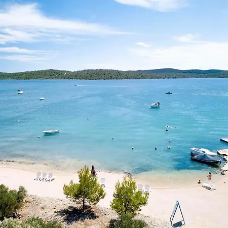 Appartement Near The Sea! Free Parking!mobile House Marina! Pirovac
